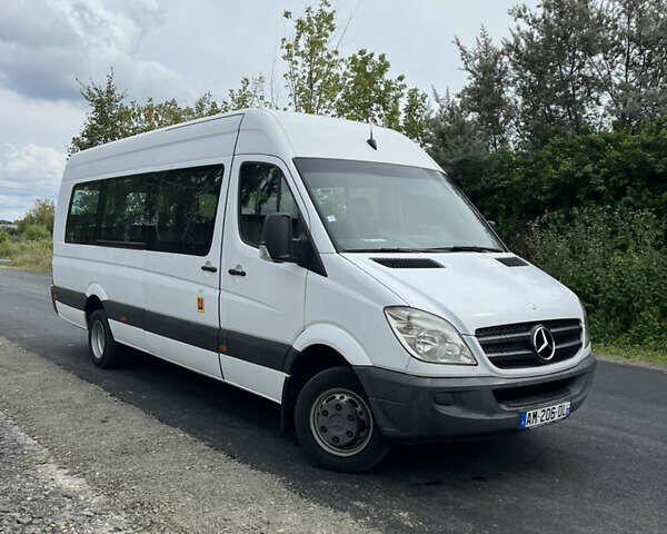 Белый Мерседес Sprinter, объемом двигателя 2.14 л и пробегом 388 тыс. км за 28000 $, фото 2 на Automoto.ua