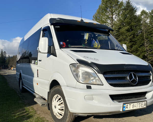 Белый Мерседес Sprinter, объемом двигателя 0 л и пробегом 120 тыс. км за 26999 $, фото 2 на Automoto.ua