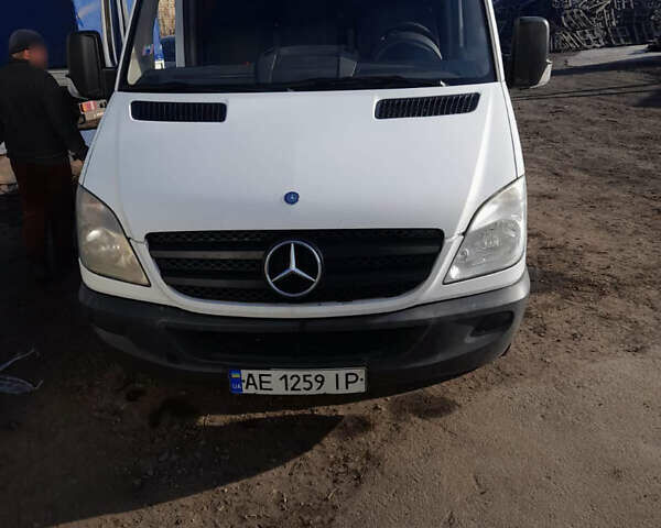 Белый Мерседес Sprinter, объемом двигателя 2.2 л и пробегом 375 тыс. км за 23000 $, фото 1 на Automoto.ua