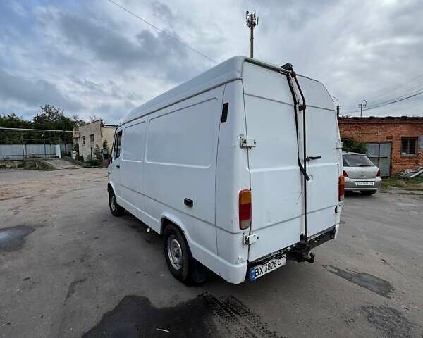 Белый Мерседес Sprinter, объемом двигателя 2.87 л и пробегом 850 тыс. км за 4100 $, фото 1 на Automoto.ua