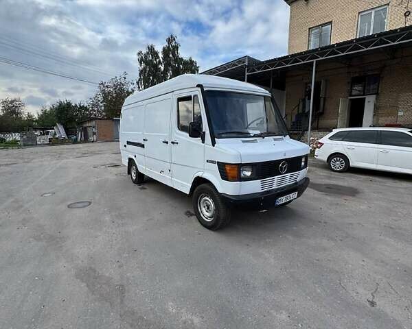 Белый Мерседес Sprinter, объемом двигателя 2.87 л и пробегом 850 тыс. км за 4100 $, фото 2 на Automoto.ua