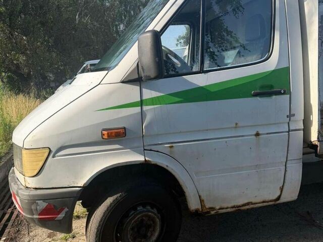 Белый Мерседес Sprinter, объемом двигателя 2.3 л и пробегом 500 тыс. км за 5500 $, фото 1 на Automoto.ua