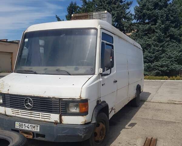 Белый Мерседес Sprinter, объемом двигателя 4.25 л и пробегом 500 тыс. км за 4350 $, фото 1 на Automoto.ua