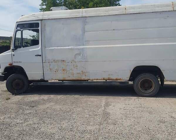 Белый Мерседес Sprinter, объемом двигателя 4.25 л и пробегом 500 тыс. км за 4350 $, фото 3 на Automoto.ua