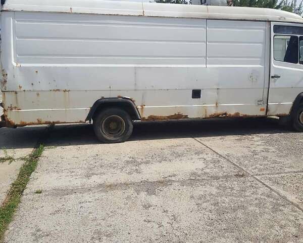 Белый Мерседес Sprinter, объемом двигателя 4.25 л и пробегом 500 тыс. км за 4350 $, фото 5 на Automoto.ua