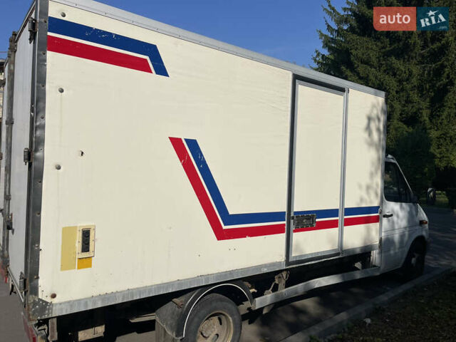 Білий Мерседес Sprinter, об'ємом двигуна 2.9 л та пробігом 400 тис. км за 7600 $, фото 3 на Automoto.ua