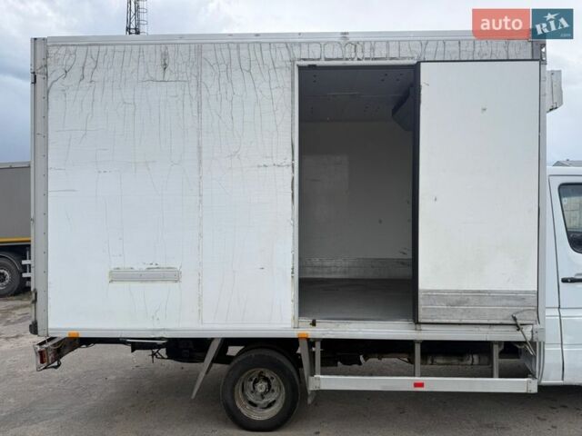 Белый Мерседес Sprinter, объемом двигателя 2.9 л и пробегом 747 тыс. км за 7400 $, фото 15 на Automoto.ua