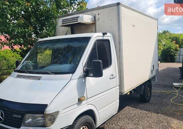 Белый Мерседес Sprinter, объемом двигателя 2.3 л и пробегом 353 тыс. км за 7300 $, фото 2 на Automoto.ua