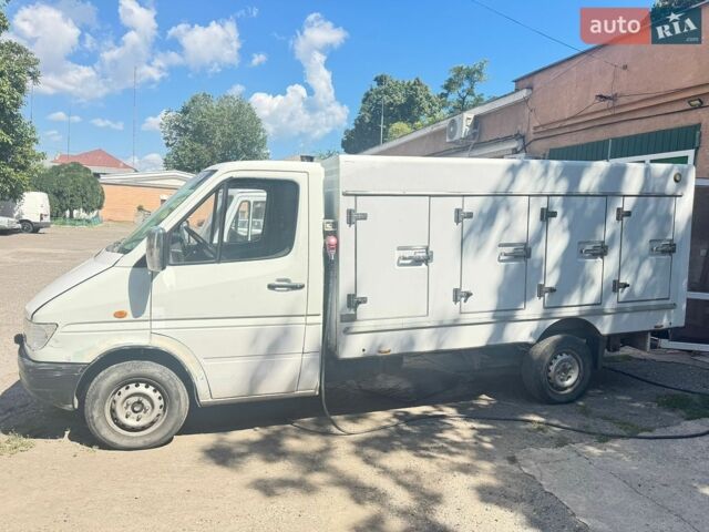 Белый Мерседес Sprinter, объемом двигателя 2.87 л и пробегом 350 тыс. км за 6500 $, фото 2 на Automoto.ua