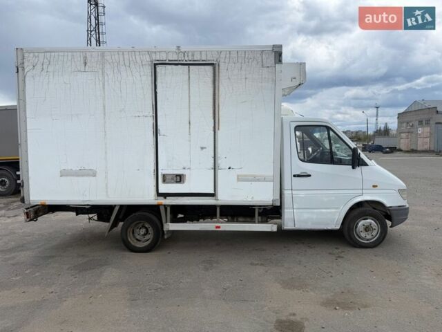 Белый Мерседес Sprinter, объемом двигателя 2.9 л и пробегом 747 тыс. км за 7400 $, фото 3 на Automoto.ua