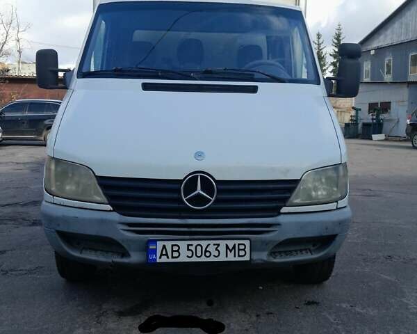 Белый Мерседес Sprinter, объемом двигателя 2.7 л и пробегом 400 тыс. км за 12499 $, фото 1 на Automoto.ua