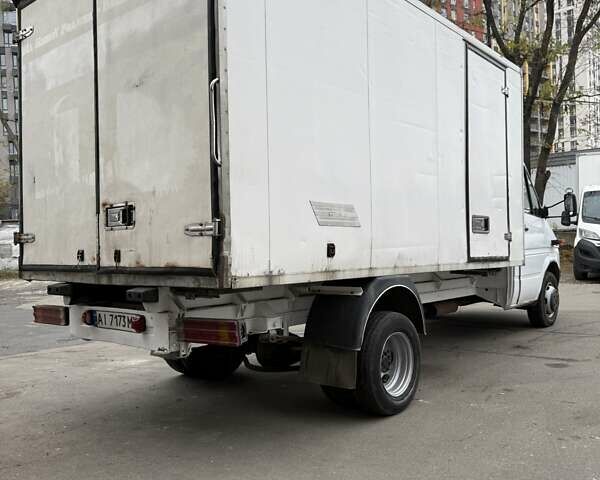 Белый Мерседес Sprinter, объемом двигателя 2.7 л и пробегом 500 тыс. км за 9500 $, фото 9 на Automoto.ua