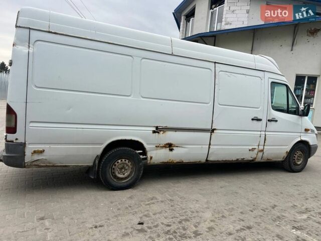Белый Мерседес Sprinter, объемом двигателя 2.69 л и пробегом 898 тыс. км за 5500 $, фото 3 на Automoto.ua