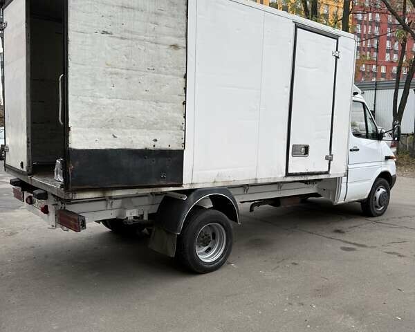 Белый Мерседес Sprinter, объемом двигателя 2.7 л и пробегом 500 тыс. км за 9500 $, фото 5 на Automoto.ua