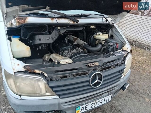 Белый Мерседес Sprinter, объемом двигателя 2.7 л и пробегом 983 тыс. км за 9500 $, фото 6 на Automoto.ua