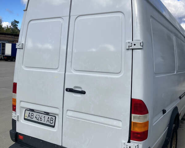 Белый Мерседес Sprinter, объемом двигателя 2.69 л и пробегом 627 тыс. км за 14500 $, фото 4 на Automoto.ua