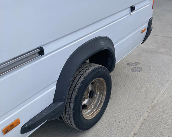 Белый Мерседес Sprinter, объемом двигателя 2.69 л и пробегом 627 тыс. км за 14500 $, фото 3 на Automoto.ua