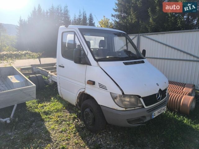 Белый Мерседес Sprinter, объемом двигателя 2.1 л и пробегом 400 тыс. км за 8000 $, фото 2 на Automoto.ua