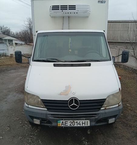 Белый Мерседес Sprinter, объемом двигателя 2.7 л и пробегом 983 тыс. км за 9500 $, фото 2 на Automoto.ua