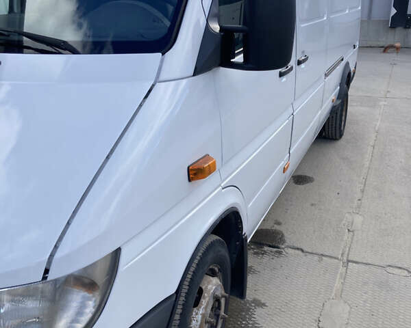 Белый Мерседес Sprinter, объемом двигателя 2.69 л и пробегом 627 тыс. км за 14500 $, фото 2 на Automoto.ua