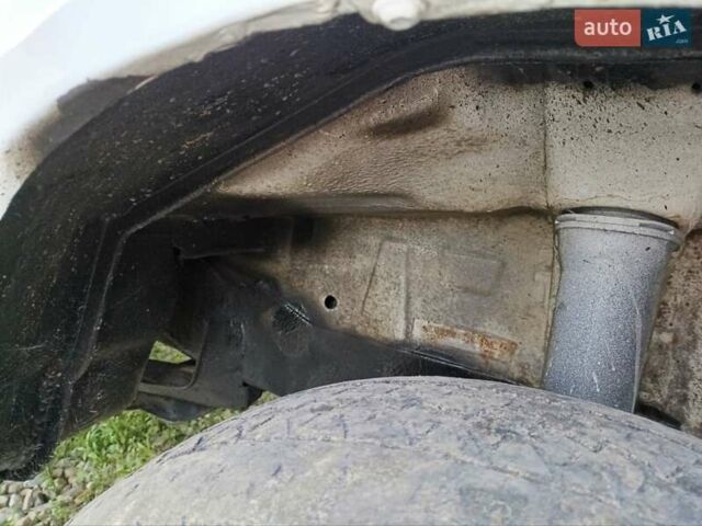 Белый Мерседес Sprinter, объемом двигателя 2.7 л и пробегом 621 тыс. км за 22000 $, фото 11 на Automoto.ua