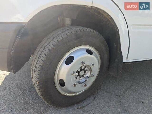 Белый Мерседес Sprinter, объемом двигателя 2.7 л и пробегом 687 тыс. км за 12500 $, фото 8 на Automoto.ua