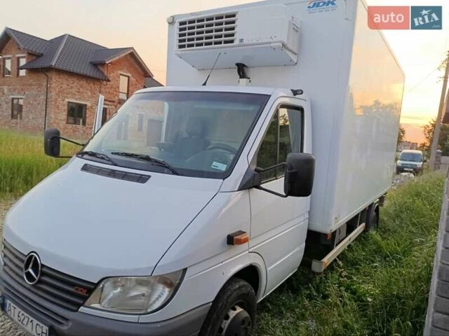 Белый Мерседес Sprinter, объемом двигателя 2.7 л и пробегом 621 тыс. км за 22000 $, фото 16 на Automoto.ua