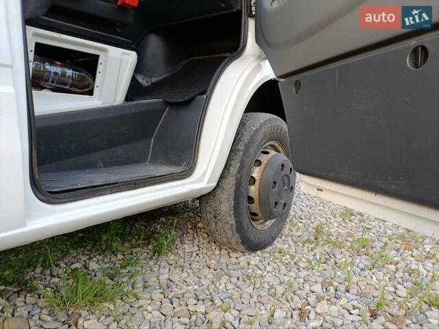Белый Мерседес Sprinter, объемом двигателя 2.7 л и пробегом 621 тыс. км за 22000 $, фото 9 на Automoto.ua