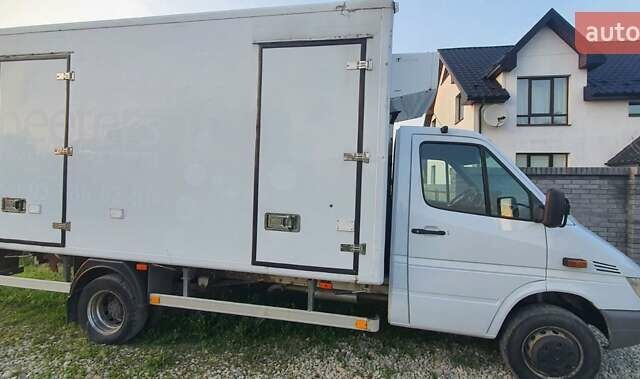 Белый Мерседес Sprinter, объемом двигателя 2.7 л и пробегом 621 тыс. км за 22000 $, фото 1 на Automoto.ua