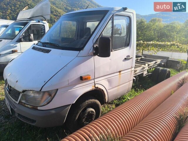 Белый Мерседес Sprinter, объемом двигателя 2.1 л и пробегом 400 тыс. км за 8000 $, фото 1 на Automoto.ua