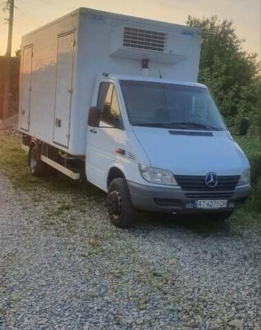 Белый Мерседес Sprinter, объемом двигателя 2.7 л и пробегом 621 тыс. км за 22000 $, фото 4 на Automoto.ua