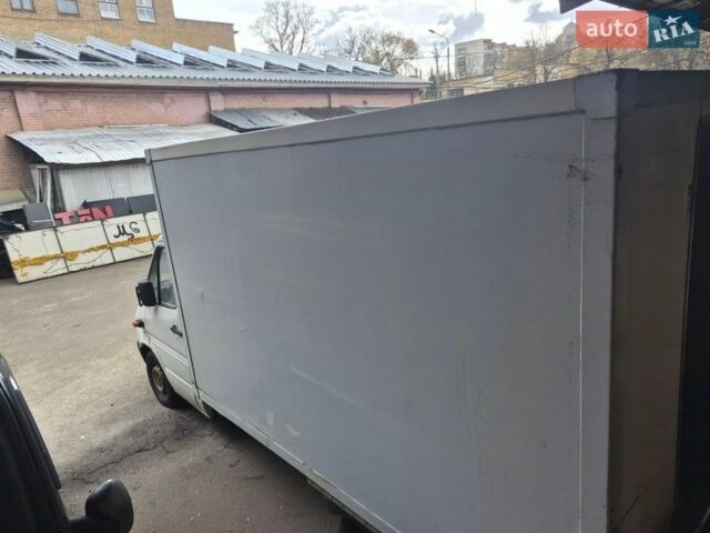 Белый Мерседес Sprinter, объемом двигателя 2.15 л и пробегом 400 тыс. км за 8500 $, фото 3 на Automoto.ua