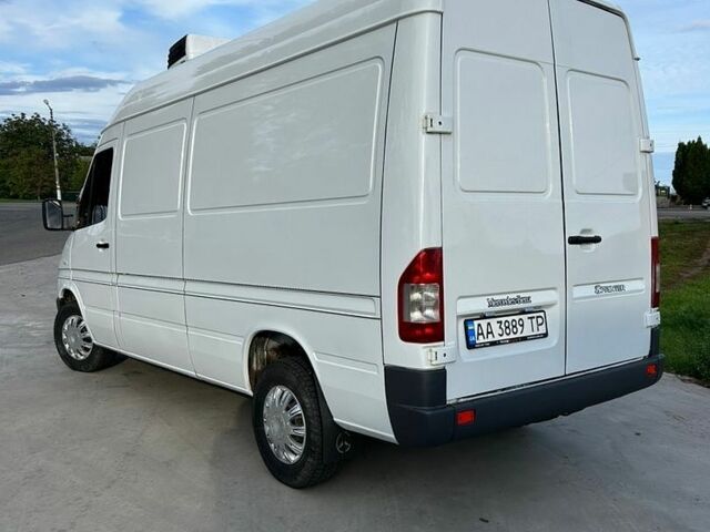 Белый Мерседес Sprinter, объемом двигателя 9.99 л и пробегом 530 тыс. км за 11000 $, фото 2 на Automoto.ua