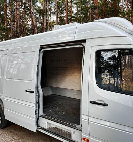 Белый Мерседес Sprinter, объемом двигателя 2.7 л и пробегом 420 тыс. км за 12999 $, фото 8 на Automoto.ua
