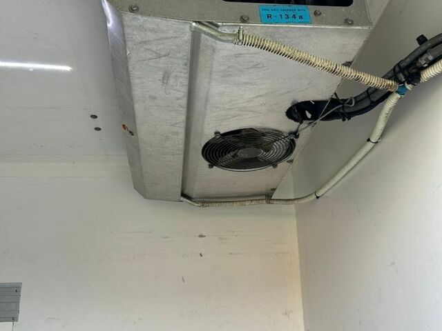 Белый Мерседес Sprinter, объемом двигателя 9.99 л и пробегом 530 тыс. км за 11000 $, фото 9 на Automoto.ua