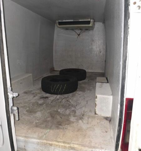 Белый Мерседес Sprinter, объемом двигателя 2.15 л и пробегом 500 тыс. км за 9000 $, фото 4 на Automoto.ua