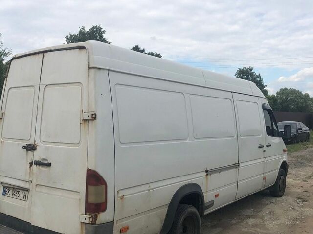 Белый Мерседес Sprinter, объемом двигателя 2.15 л и пробегом 650 тыс. км за 7000 $, фото 4 на Automoto.ua