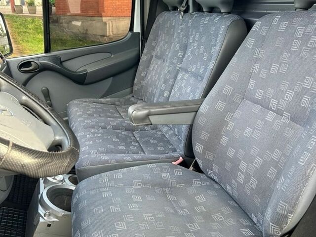 Белый Мерседес Sprinter, объемом двигателя 9.99 л и пробегом 530 тыс. км за 11000 $, фото 17 на Automoto.ua