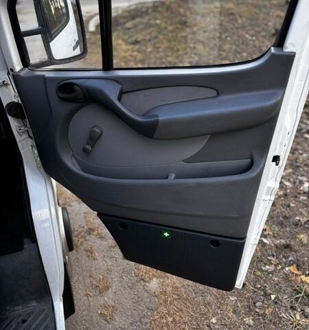 Белый Мерседес Sprinter, объемом двигателя 2.7 л и пробегом 420 тыс. км за 15500 $, фото 17 на Automoto.ua