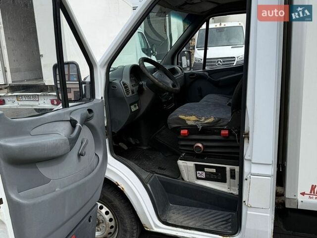 Белый Мерседес Sprinter, объемом двигателя 2.15 л и пробегом 528 тыс. км за 7400 $, фото 8 на Automoto.ua