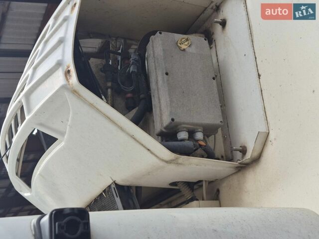 Білий Мерседес Sprinter, об'ємом двигуна 2.15 л та пробігом 400 тис. км за 6200 $, фото 1 на Automoto.ua