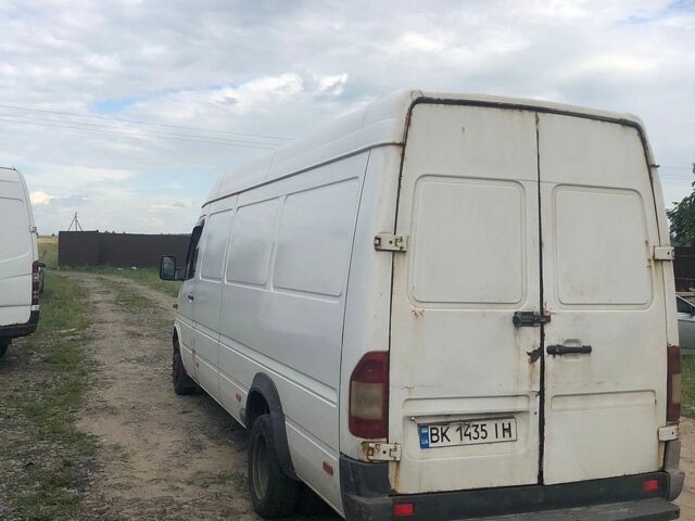 Белый Мерседес Sprinter, объемом двигателя 2.15 л и пробегом 650 тыс. км за 7000 $, фото 2 на Automoto.ua