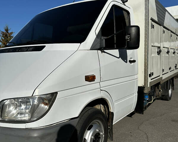 Белый Мерседес Sprinter, объемом двигателя 0 л и пробегом 451 тыс. км за 13800 $, фото 2 на Automoto.ua