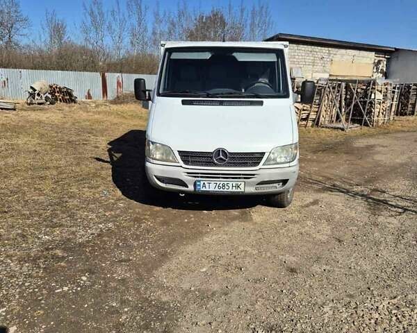 Белый Мерседес Sprinter, объемом двигателя 2.2 л и пробегом 172 тыс. км за 11800 $, фото 4 на Automoto.ua