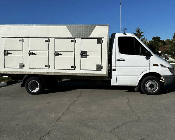 Белый Мерседес Sprinter, объемом двигателя 0 л и пробегом 451 тыс. км за 13800 $, фото 6 на Automoto.ua
