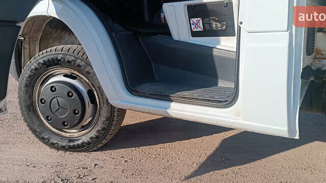 Белый Мерседес Sprinter, объемом двигателя 2.7 л и пробегом 390 тыс. км за 17500 $, фото 5 на Automoto.ua