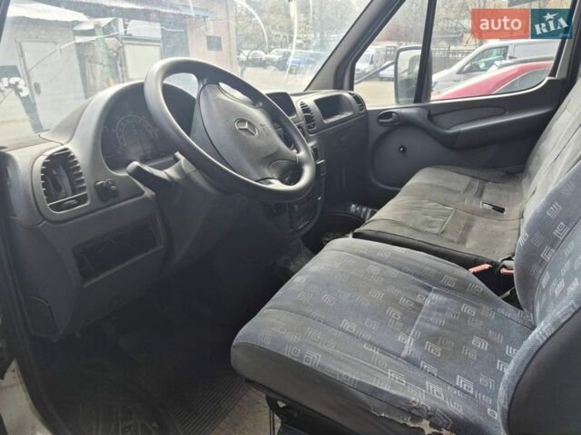 Белый Мерседес Sprinter, объемом двигателя 2.15 л и пробегом 400 тыс. км за 7900 $, фото 12 на Automoto.ua