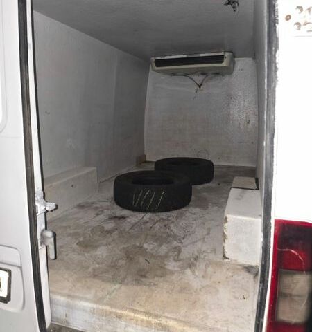 Белый Мерседес Sprinter, объемом двигателя 2.15 л и пробегом 500 тыс. км за 9000 $, фото 2 на Automoto.ua