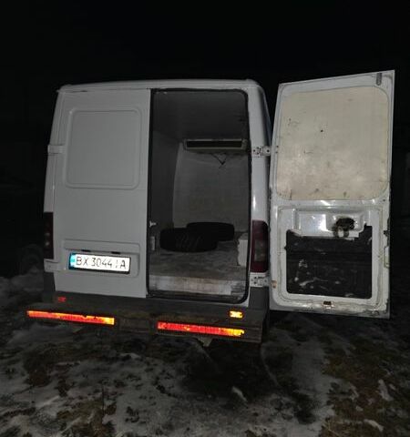 Белый Мерседес Sprinter, объемом двигателя 2.15 л и пробегом 500 тыс. км за 9000 $, фото 3 на Automoto.ua
