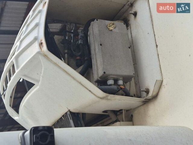 Белый Мерседес Sprinter, объемом двигателя 2.15 л и пробегом 400 тыс. км за 8500 $, фото 1 на Automoto.ua